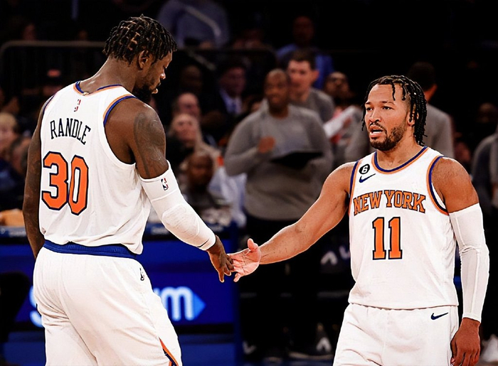 战神队主场击败雄鹿,豪取五连胜 战神队主场击败雄鹿,豪取五连胜