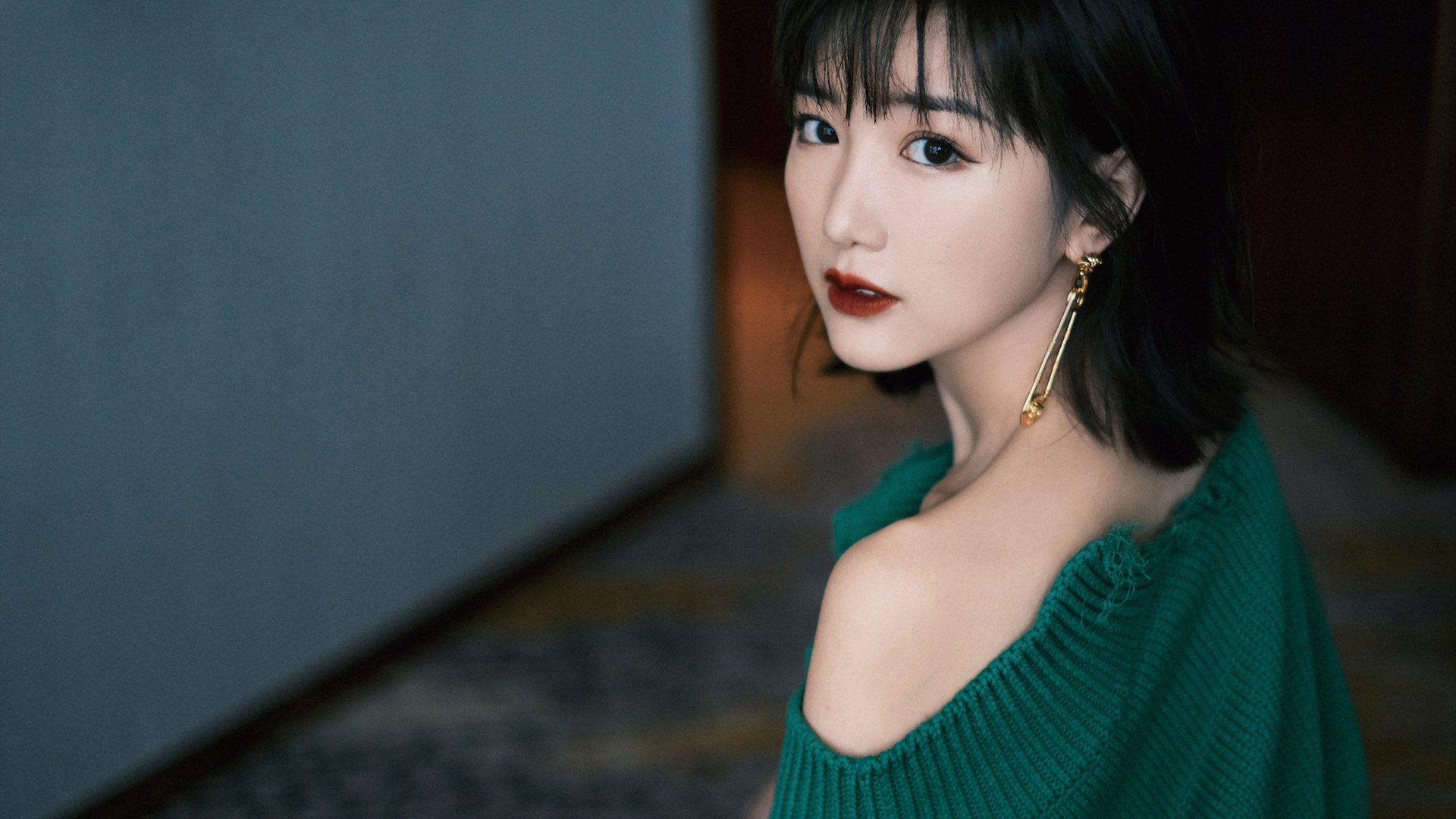 赛场巨人杀手,红牛二队如何以精妙策略力克阿斯顿马丁,佩雷兹点燃赛场暗流