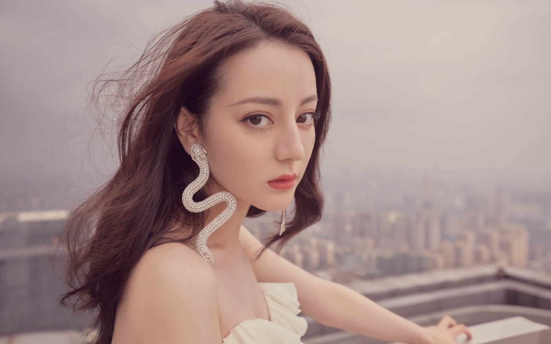 哨声一响，中国裁判的终场哨，如何将萨卡锻造成舞台巨人？