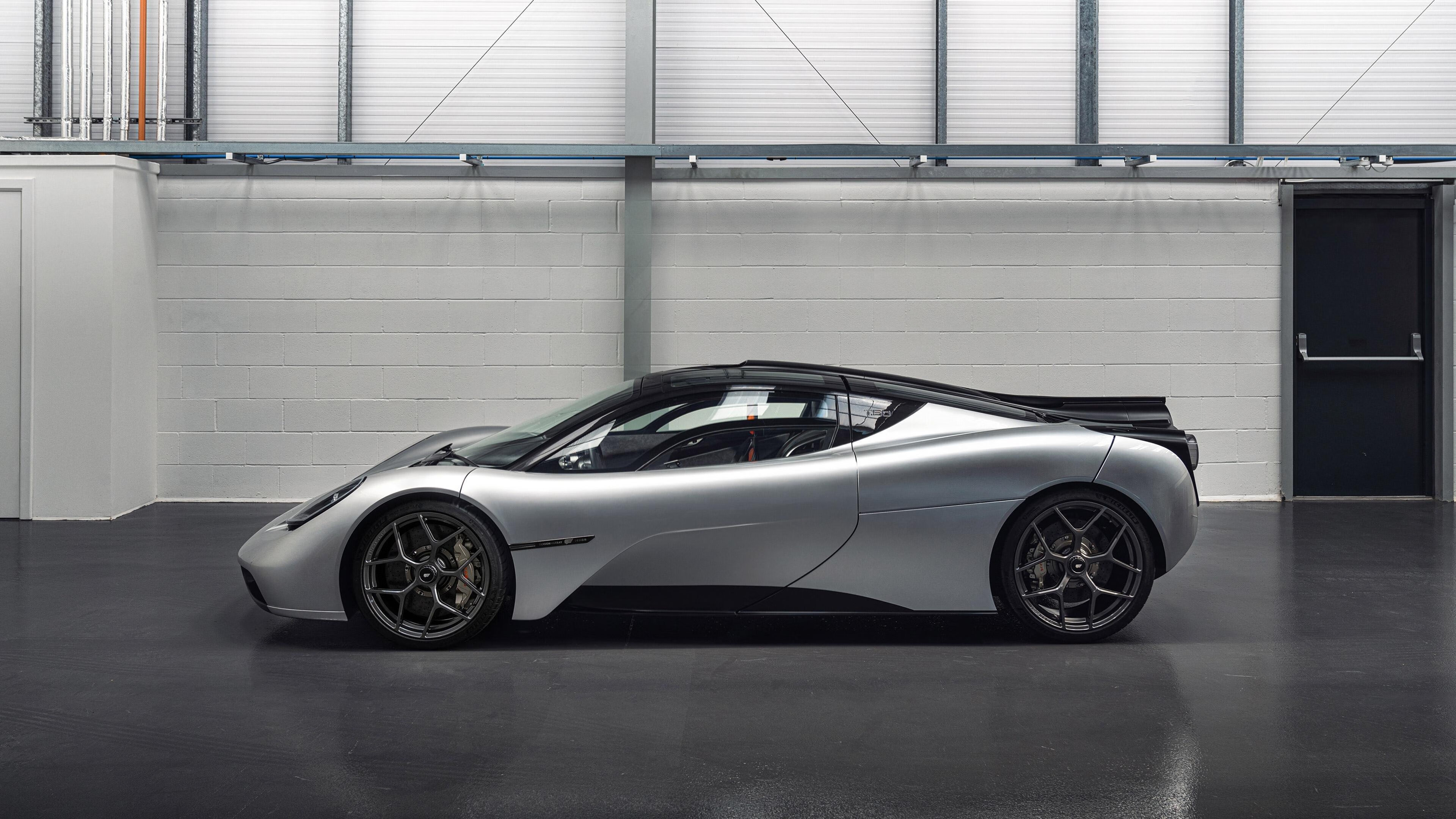 爱游戏tv-跨界征服，当奥斯梅恩在罚球线起舞，苏格兰的狂怒席卷沙特沙漠